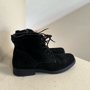 BLONDO B1022 BLACK SUEDE WATERPROOF LACE/SIDE‎ ZIP ANKLE BOOTIE, 10.5